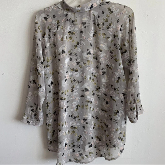 Cabi Matinee Blouse Floral Print Top Gray 5204 size XS - Picture 2 of 7